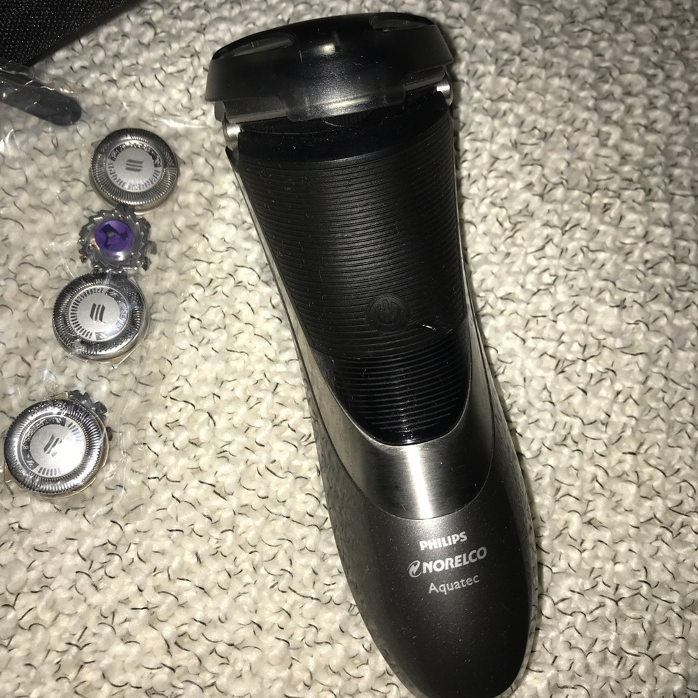 Philips Norelco Aquatec Men’s Electric Shaver